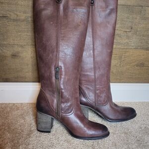 FRYE Style: Melissa Button Back ZipColor: Cognac / Antique Pull Up Brown